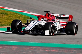 F1 test Barcellona: Raikkonen meglio di Vettel, guida nella terza mattinata