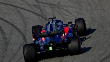 F1 test Barcellona: Albon vola al comando