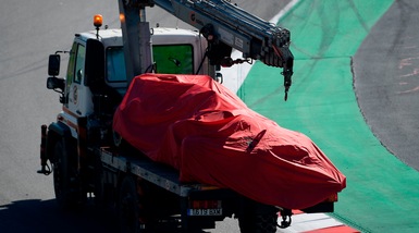 F1 Ferrari, che spavento per Vettel: fuoripista a Barcellona