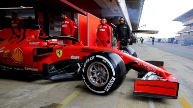 F1 test Barcellona: Sainz in vetta, Ferrari bloccata