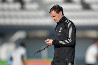 Juve, Allegri sceglie il silenzio social. Chiusi i profili Twitter e Instagram