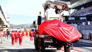 F1 Ferrari: «Vettel fuori per danno al cerchione»