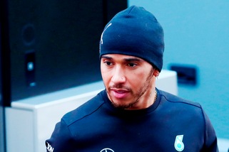 F1, Hamilton: «Miglioro anche grazie alle sfide con la Ferrari»