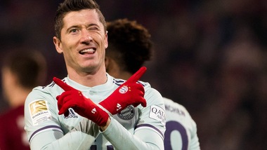 Bundesliga: Bayern Monaco show, Borussia Dortmund agganciato in testa