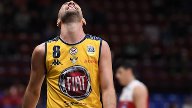 Basket Serie A, Torino crolla a Milano. Cremona trionfa dopo l'overtime a Sassari