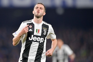 Juve, Pjanic chiede scusa per l'espulsione: «Decisioni arbitro sempre da rispettare»