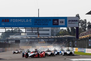 Formula E, la Mercedes mostra la sua livrea