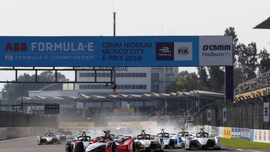 Formula E, la Mercedes mostra la sua livrea