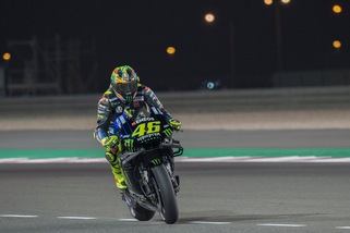 MotoGp, Qatar: Rossi all'attacco, il colpo a 6,50