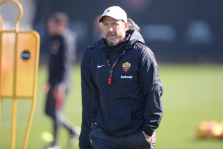 La Roma si allena, Di Francesco regolarmente al lavoro