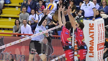 Volley: Superlega, Perugia senza problemi contro Padova, primo posto blindato