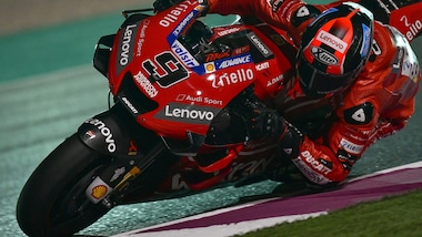 MotoGp Qatar: Petrucci il migliore nel warm up, in risalita Rossi