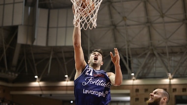 Basket Serie A2, Poderosa Montegranaro ko a Treviso. Bologna allunga, Siena sciopera