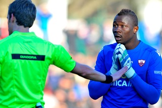 Serie C Teramo, brutto infortunio per Gomis: distacco del tendine rotuleo