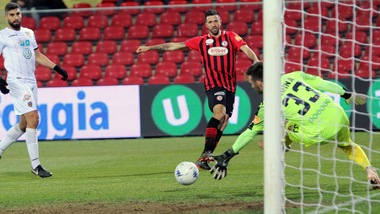 Serie B Foggia, Iemmello dopo l'incendio all'auto: «Sono deluso»