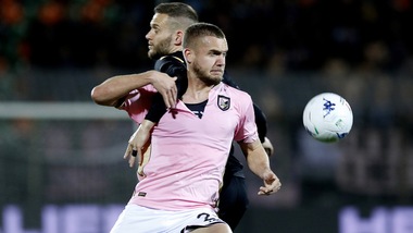 Serie B Venezia-Palermo 1-1, Puscas replica a Bocalon