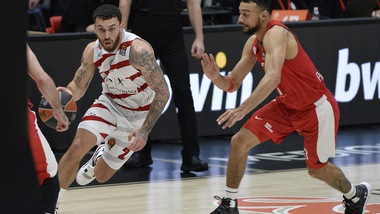 Eurolega: l'Olympia Milano domina l'Olympiacos, James dà spettacolo