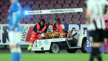 Napoli, colpo alla testa per Ospina: portato in ospedale