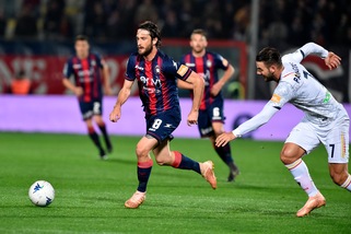 Serie B, allo Scida pari e tanti gol: Crotone-Lecce termina 2-2