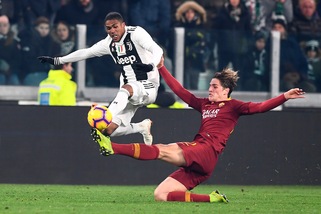 Juve, via Douglas Costa. Poi si tratta per Zaniolo