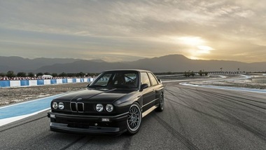 BMW M3 E30: il restmod Redux FOTO