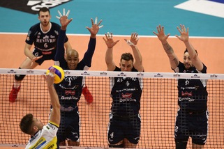 Volley: Superlega, Modena è la prima semifinalista