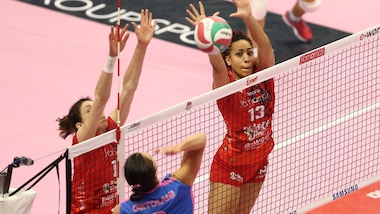 Volley: A1 Femminile, Busto avanti nella serie dei Quarti, battuta Monza al quinto set