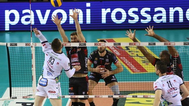 Volley: Superlega, Civitanova fa sua anche Gara 2 contro Trento