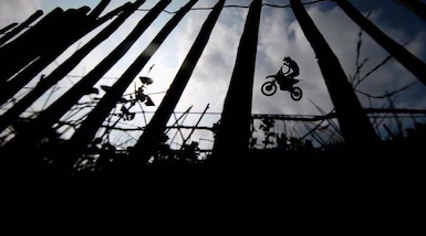 Motocross, muore un pilota durante una gara nel pesarese