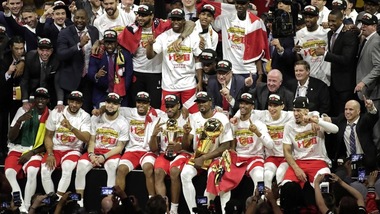 Nba: trionfo storico per Toronto, Golden State ko in gara-6