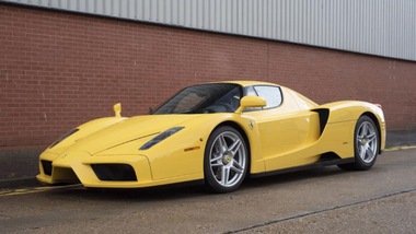 Ferrari Enzo Giallo Modena in vendita: le foto