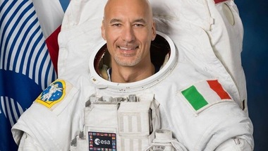 Domani, la maglia della nazionale femminile andrà nello spazio