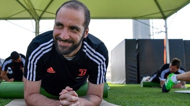 Juve e Roma d'accordo, Higuain ancora no e fa muro
