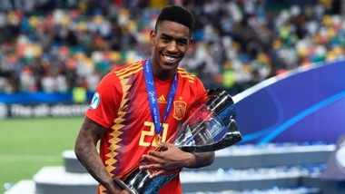 Barcellona, preso Junior Firpo. Miranda al Betis?