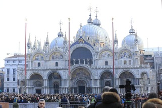 Tifosi dello Slavia fanno il bagno nudi a Venezia: multa da 3.000 euro