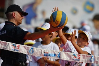 L'entusiasmo di 6200 bambini in piazza a Verona