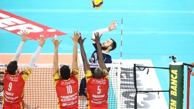 Milano parte male poi fa suo il posticipo con Vibo