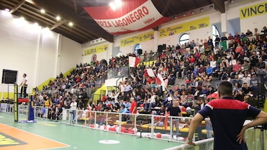 Tromba d'aria a Lauria crolla il palazzetto, rinviata Lagonegro-Materdomini.it