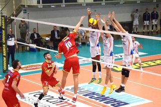 Mondovì lotta con Reggio ma cade al quinto set