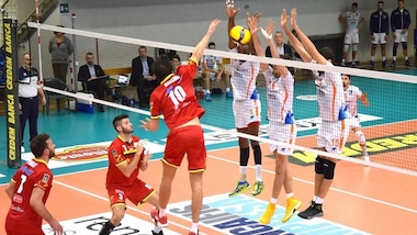 Mondovì lotta con Reggio ma cade al quinto set