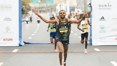 Standard Chartered Dubai Marathon, al traguardo undici uomini in una manciata di secondi