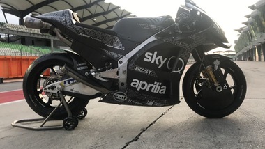 MotoGp, ecco la nuova Aprilia: il debutto a Sepang
