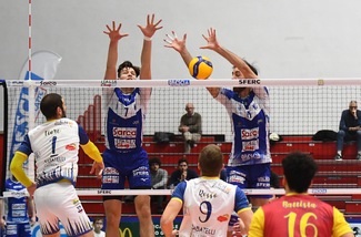 A2 Maschile, Bergamo impresa a Castellana, Calci batte Cantù