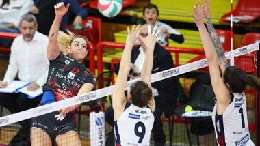 A1 Femminile, Conegliano non si ferma, Novara travolta