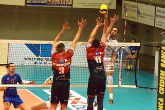 A2 Maschile, Siena ko al tie break, Ortona ferma Castellana