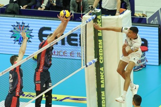 Superlega, Lube e Perugia corrono, Modena sbanca Trento