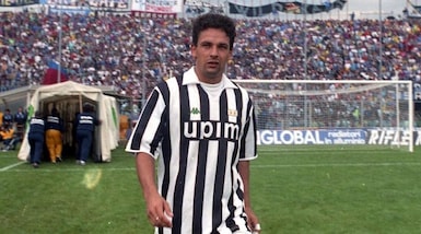 Baggio compie 53 anni, Juve e Inter gli fanno gli auguri