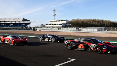 Aston Martin Valkyrie, a bordo con Verstappen al volante