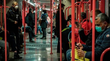 Coronavirus, Regione Lombardia: "Dalle celle telefoniche 40% della gente non sta a casa"