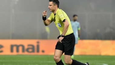 "L'arbitro sloveno Vincic nei guai: arrestato per prostituzione, traffico di armi e droga"